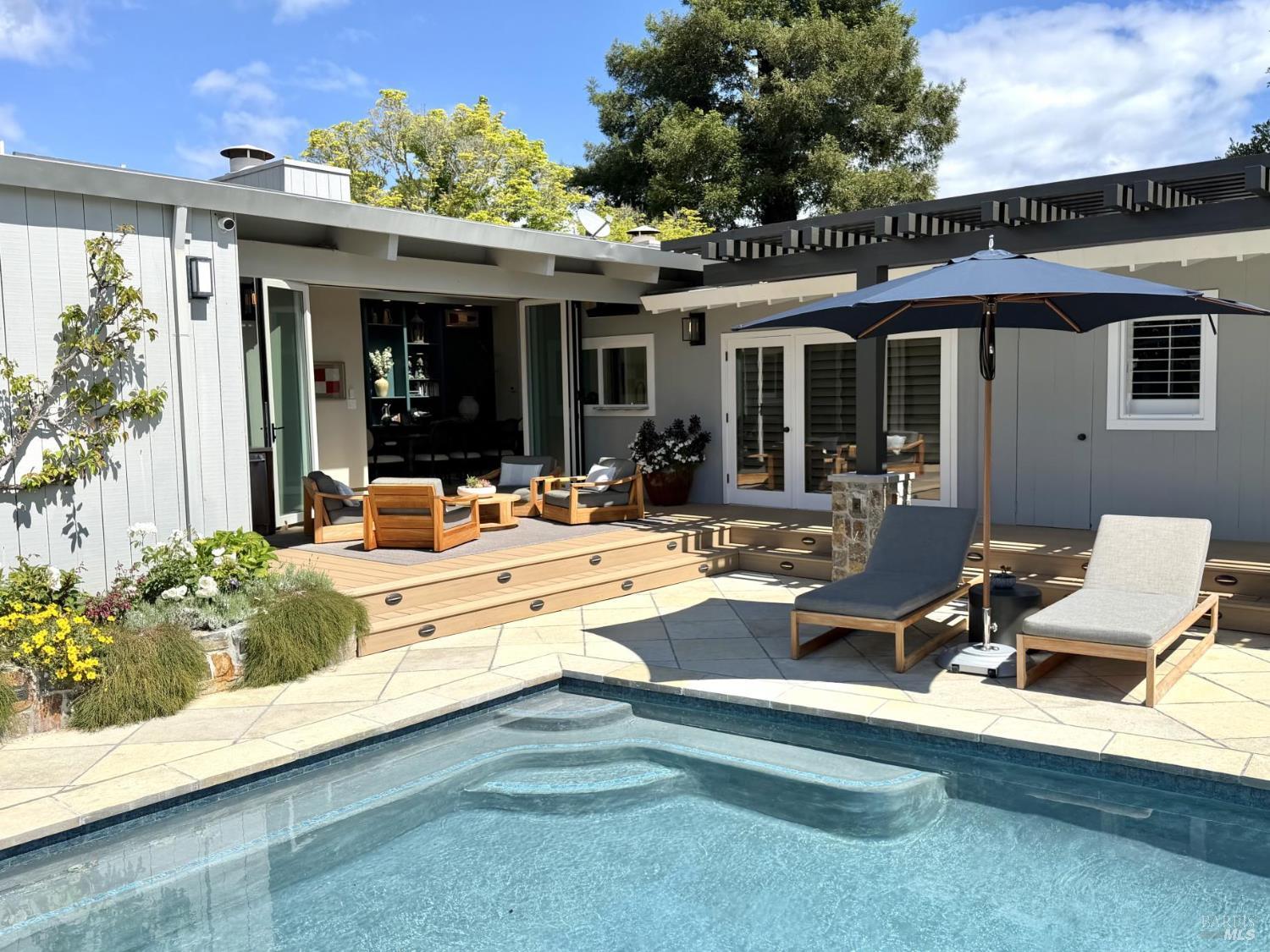 Detail Gallery Image 5 of 25 For 7 Britton Ave, Belvedere,  CA 94920 - 4 Beds | 2/1 Baths