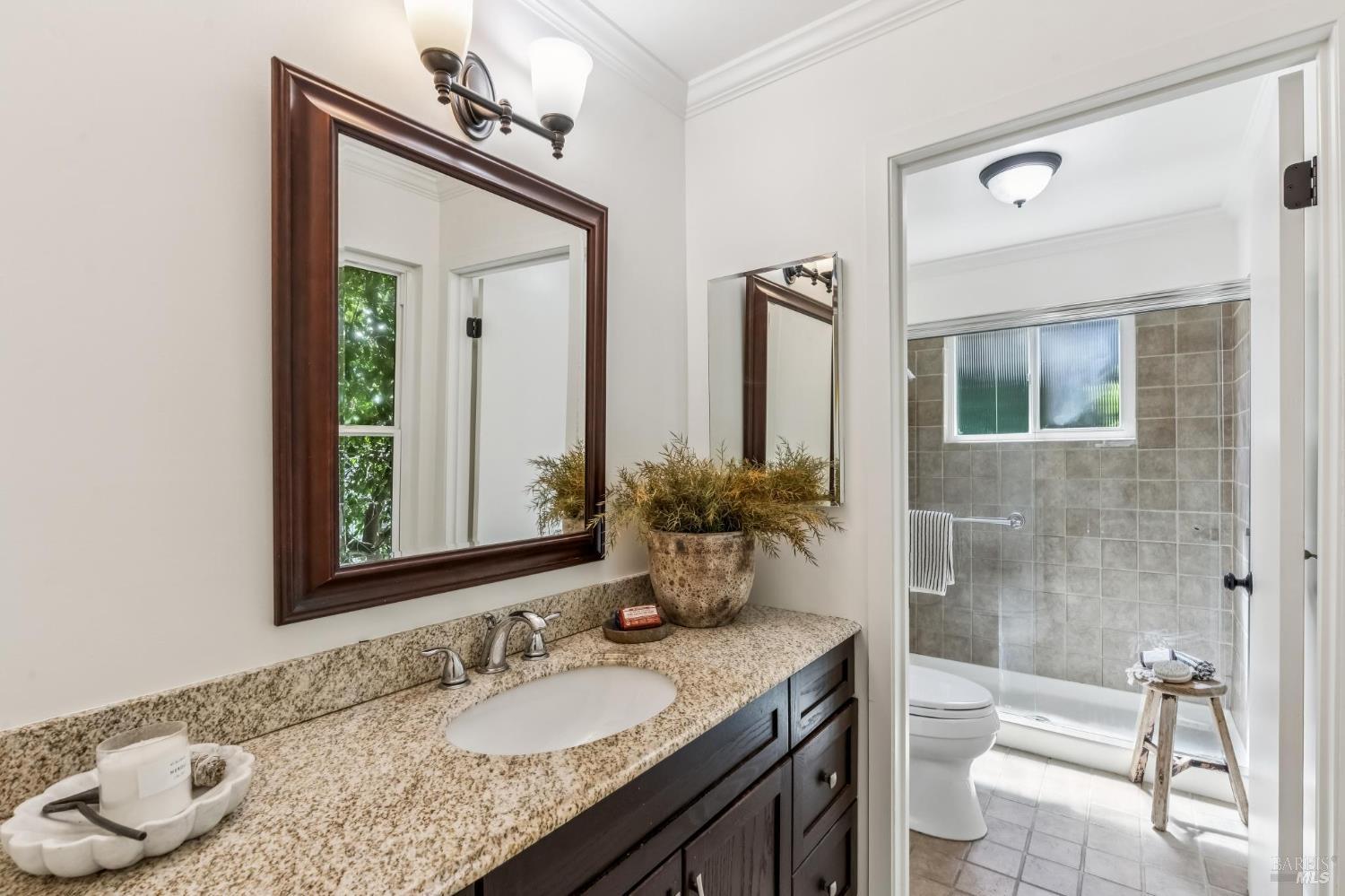 Detail Gallery Image 27 of 33 For 135 Lincoln Dr, Sausalito,  CA 94965 - 3 Beds | 2/1 Baths