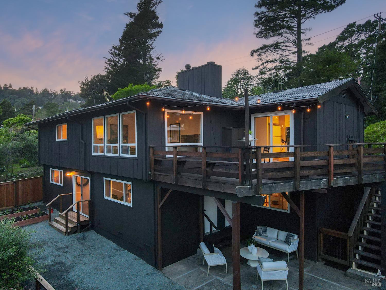 Detail Gallery Image 4 of 47 For 195 Edgewood Ave, Mill Valley,  CA 94941 - 4 Beds | 3 Baths