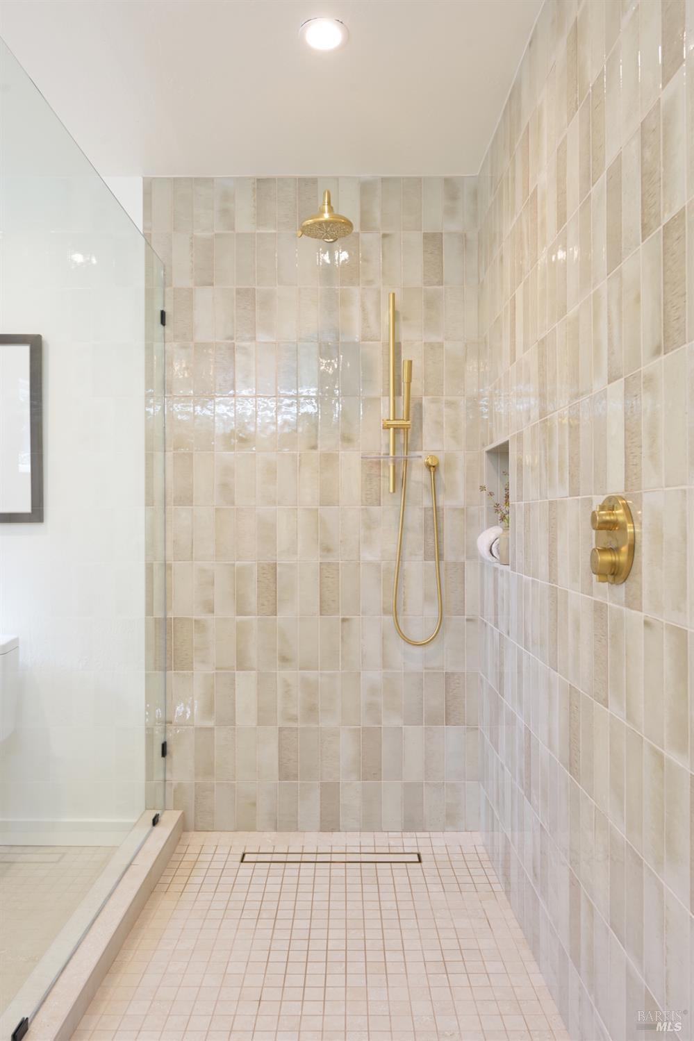 Detail Gallery Image 19 of 47 For 195 Edgewood Ave, Mill Valley,  CA 94941 - 4 Beds | 3 Baths