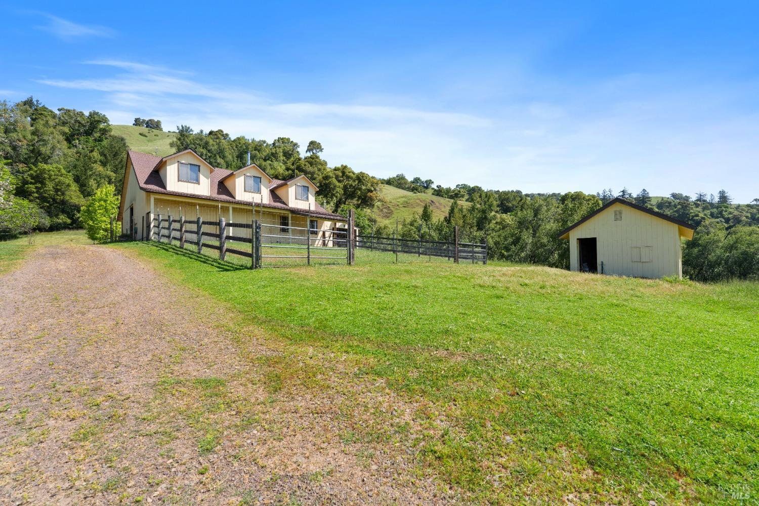 Detail Gallery Image 4 of 40 For 9655 Peachland Rd, Boonville,  CA 95415 - 4 Beds | 4 Baths
