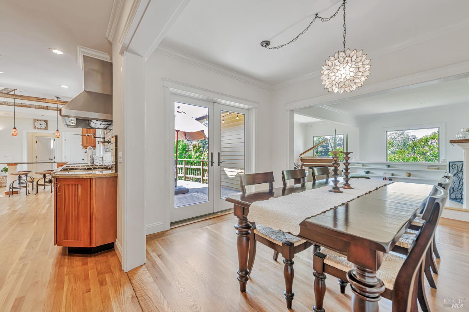 Detail Gallery Image 6 of 34 For 405 Oakdale Ave, Corte Madera,  CA 94925 - 5 Beds | 4/1 Baths