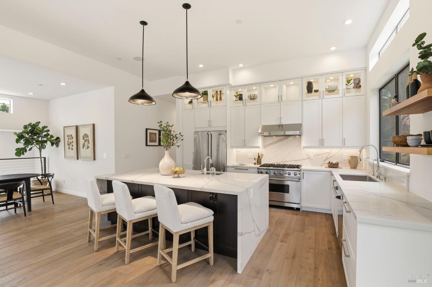 Detail Gallery Image 12 of 38 For 82 S Knoll Rd, Mill Valley,  CA 94941 - 4 Beds | 3 Baths