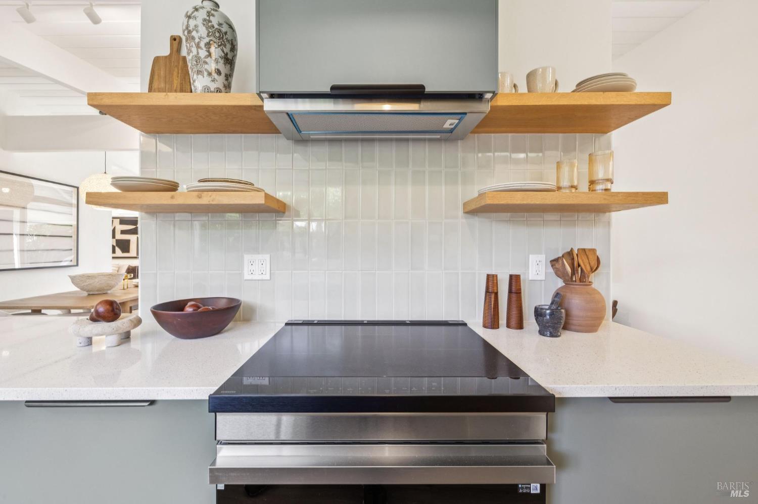 Detail Gallery Image 17 of 57 For 711 Del Ganado Rd, San Rafael,  CA 94903 - 4 Beds | 2 Baths