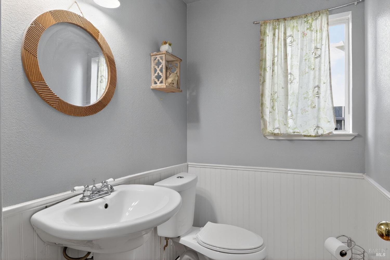 Detail Gallery Image 14 of 15 For 127 Marguerite Ln, Cloverdale,  CA 95425 - 4 Beds | 2/1 Baths