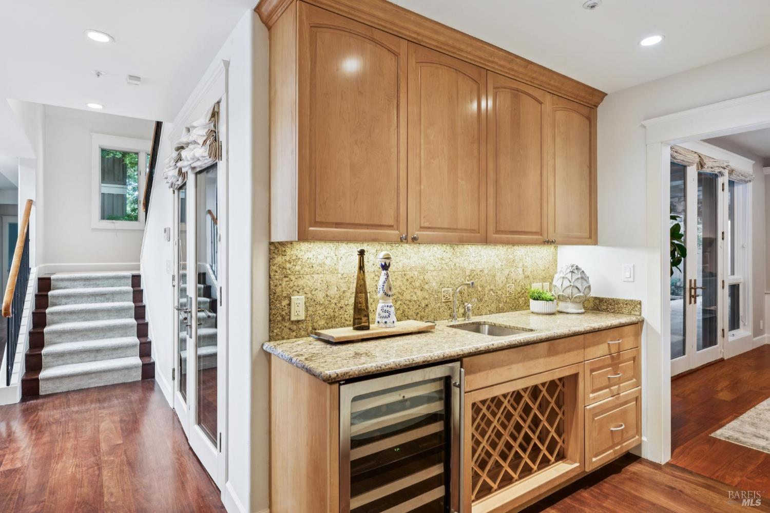 Detail Gallery Image 12 of 56 For 230 Summit Ave, San Rafael,  CA 94901 - 5 Beds | 4/1 Baths