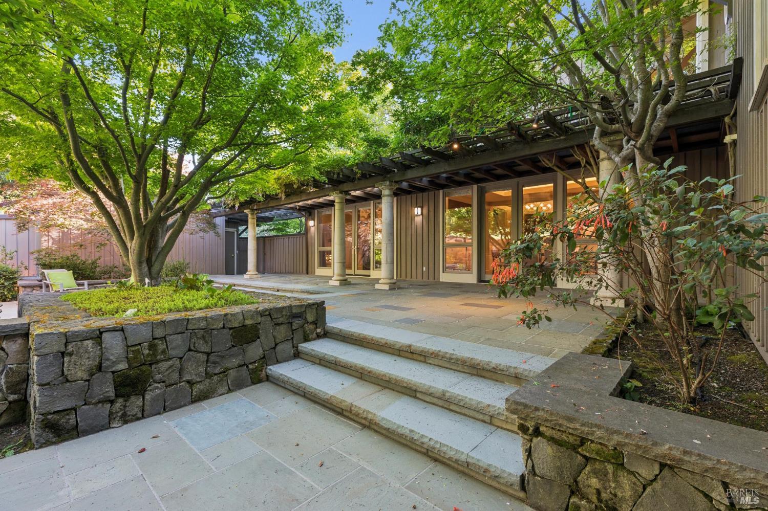 Detail Gallery Image 51 of 56 For 230 Summit Ave, San Rafael,  CA 94901 - 5 Beds | 4/1 Baths