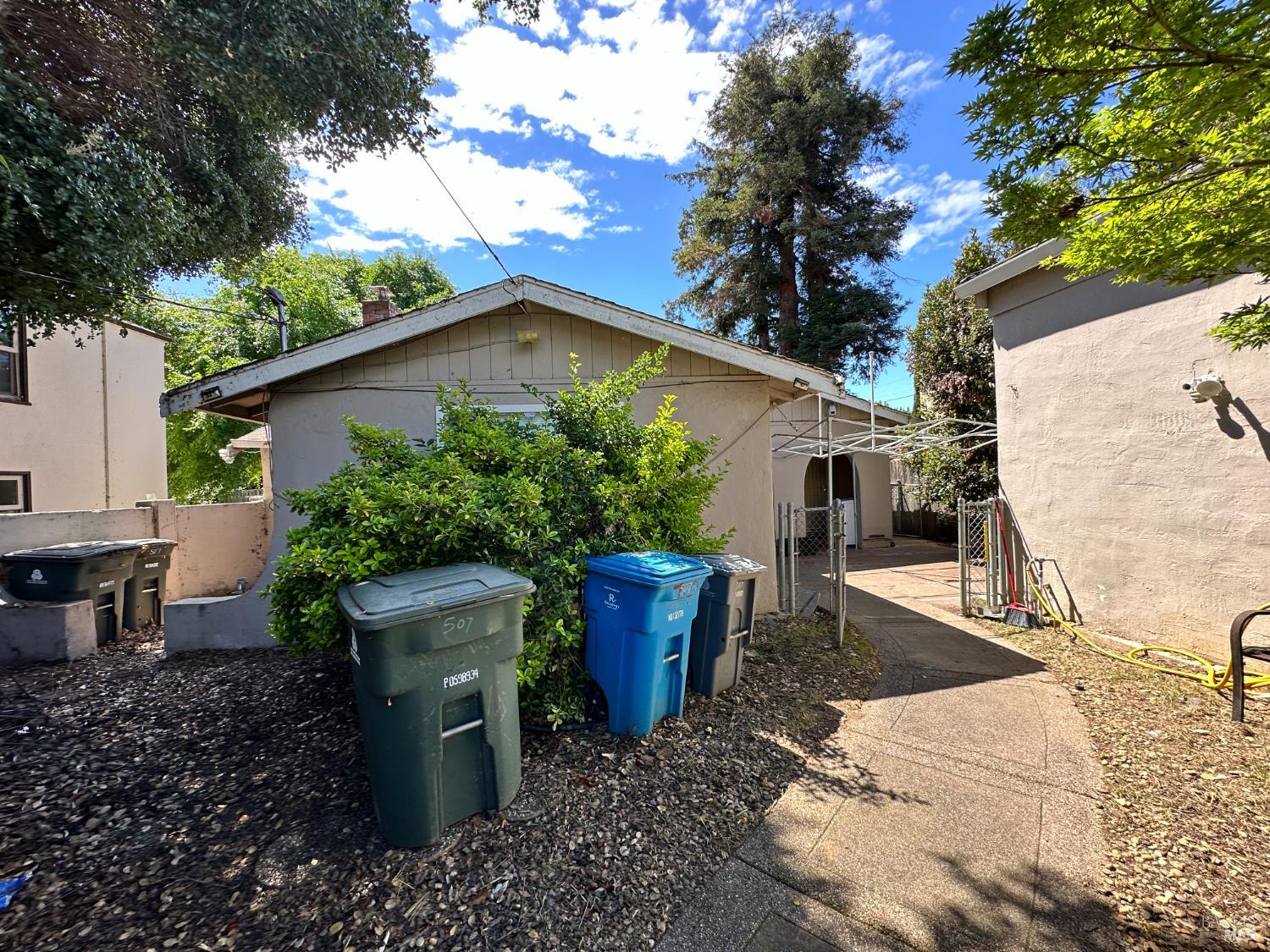 Detail Gallery Image 4 of 16 For 507 Central Ave, Vallejo,  CA 94590 - 3 Beds | 2 Baths