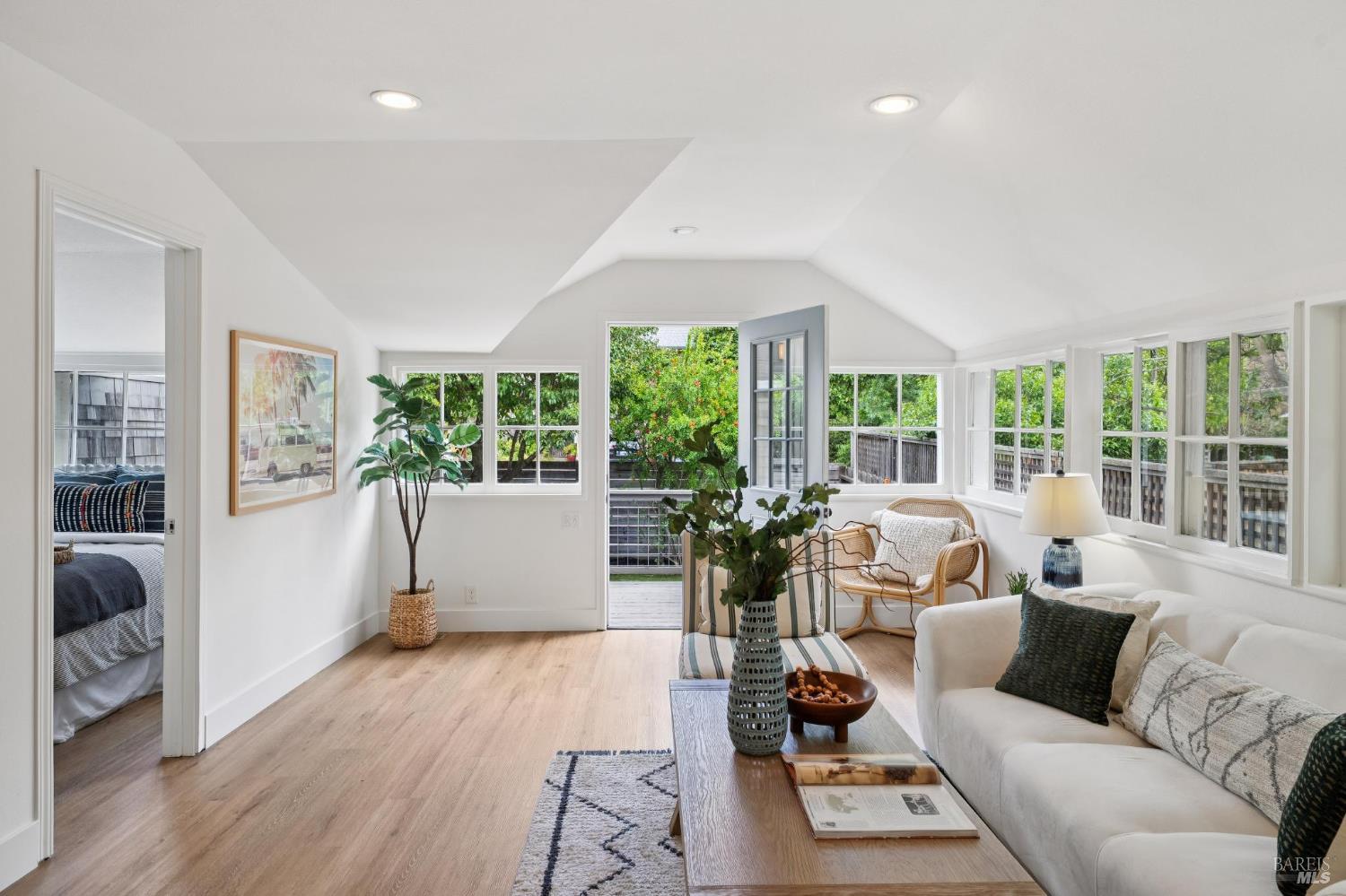 Detail Gallery Image 12 of 36 For 77 Willow Ave, Fairfax,  CA 94930 - 2 Beds | 1 Baths