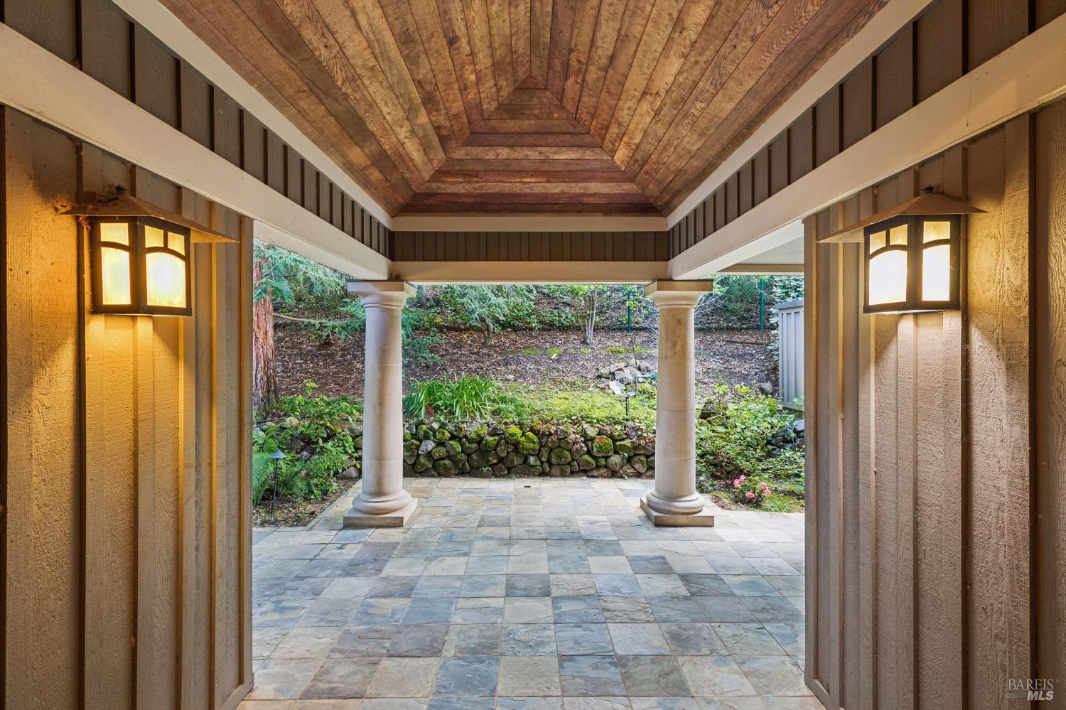 Detail Gallery Image 6 of 56 For 230 Summit Ave, San Rafael,  CA 94901 - 5 Beds | 4/1 Baths