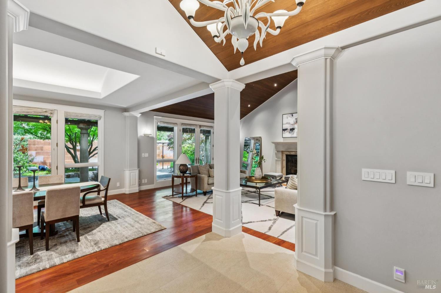 Detail Gallery Image 8 of 56 For 230 Summit Ave, San Rafael,  CA 94901 - 5 Beds | 4/1 Baths