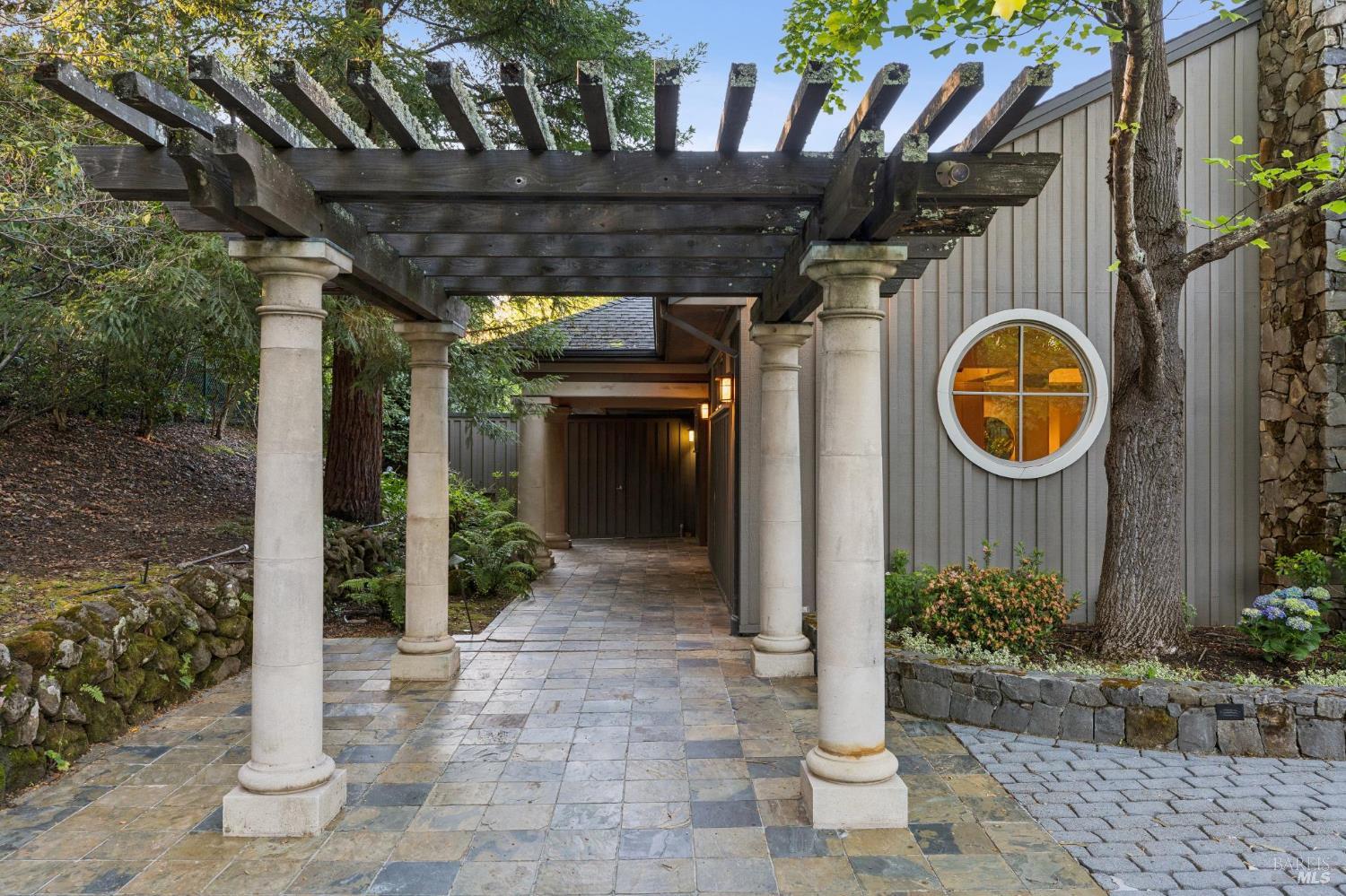 230 Summit Avenue photo 2