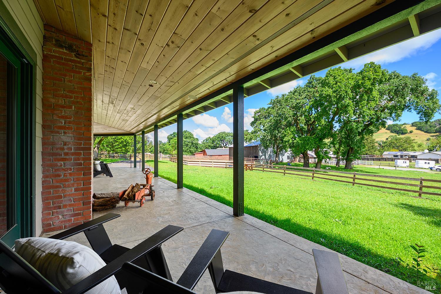 Detail Gallery Image 5 of 80 For 15 Wildwood Ln, Novato,  CA 94947 - 5 Beds | 4/1 Baths