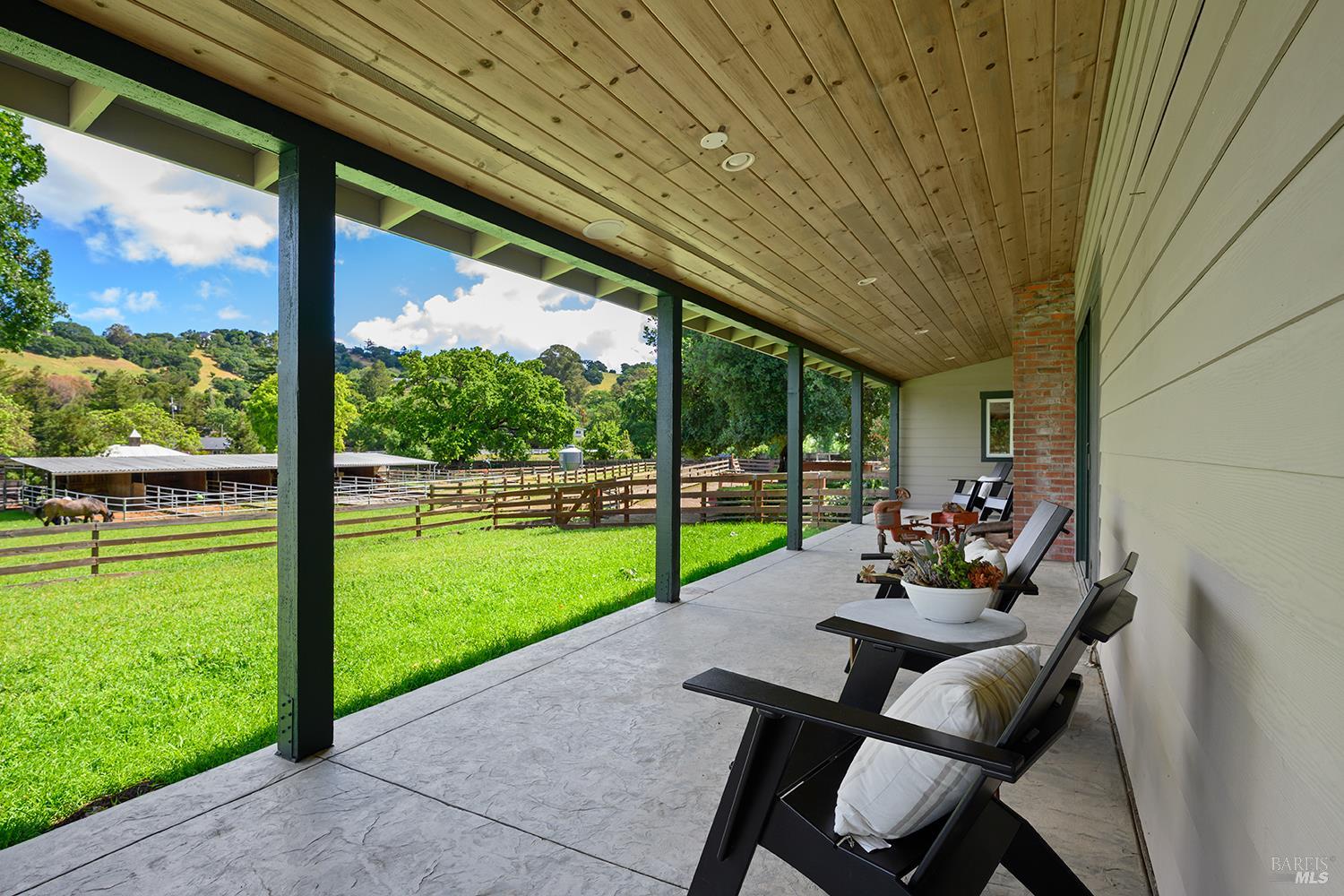 Detail Gallery Image 6 of 80 For 15 Wildwood Ln, Novato,  CA 94947 - 5 Beds | 4/1 Baths