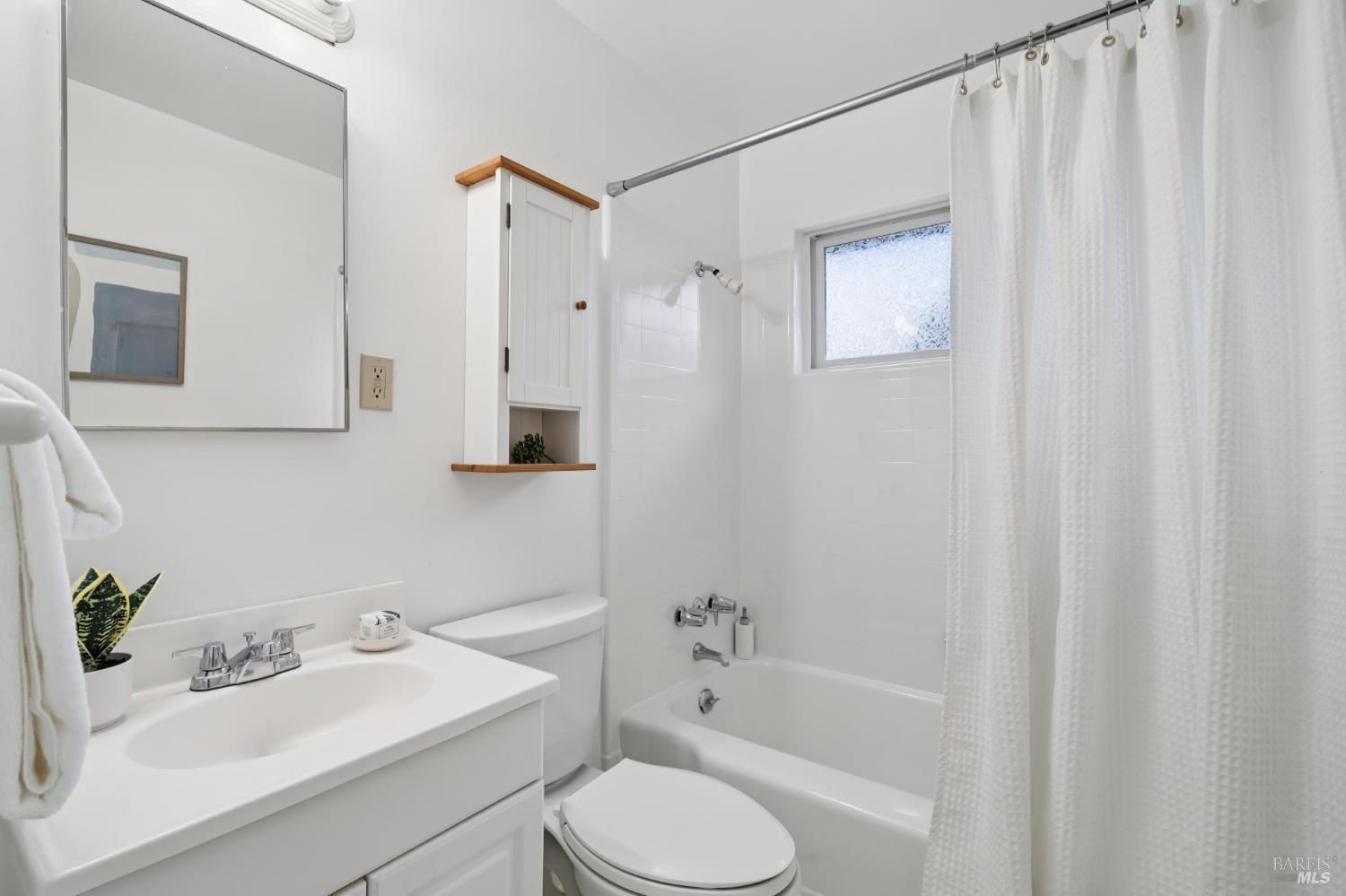 Detail Gallery Image 18 of 29 For 24 Maywood Way, San Rafael,  CA 94901 - 3 Beds | 2 Baths