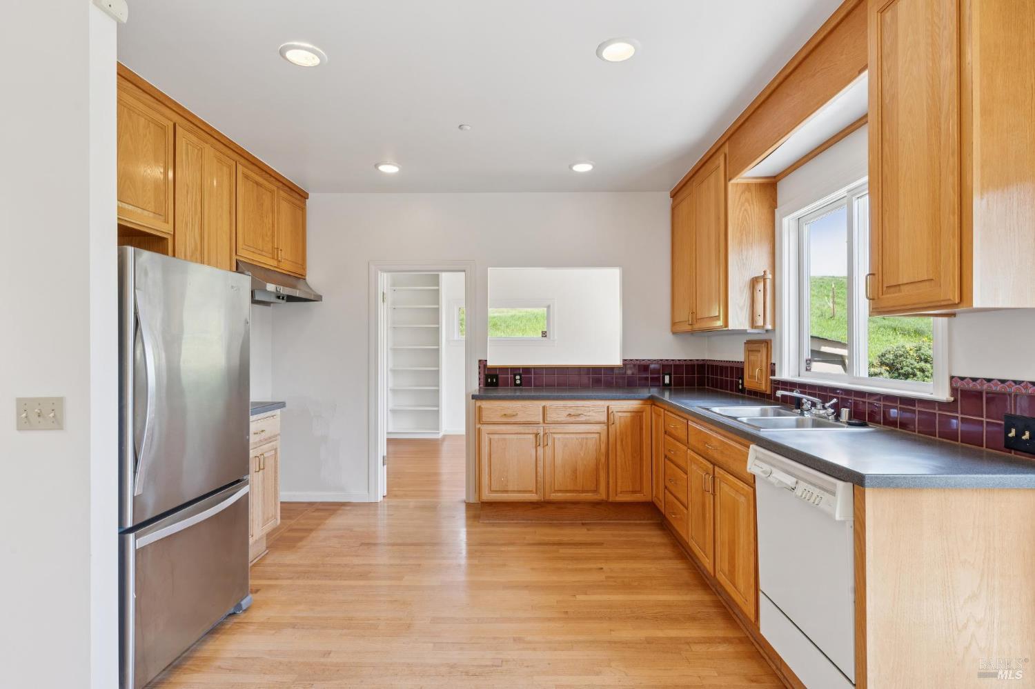 Detail Gallery Image 13 of 64 For 11798 Highway 1 Unkn, Point Reyes Station,  CA 94956 - 3 Beds | 3/1 Baths