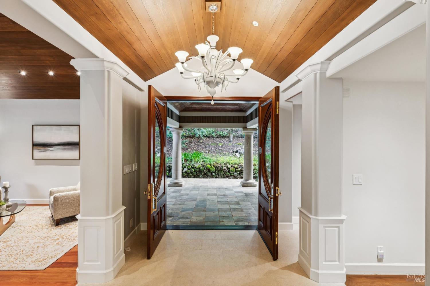 Detail Gallery Image 7 of 56 For 230 Summit Ave, San Rafael,  CA 94901 - 5 Beds | 4/1 Baths