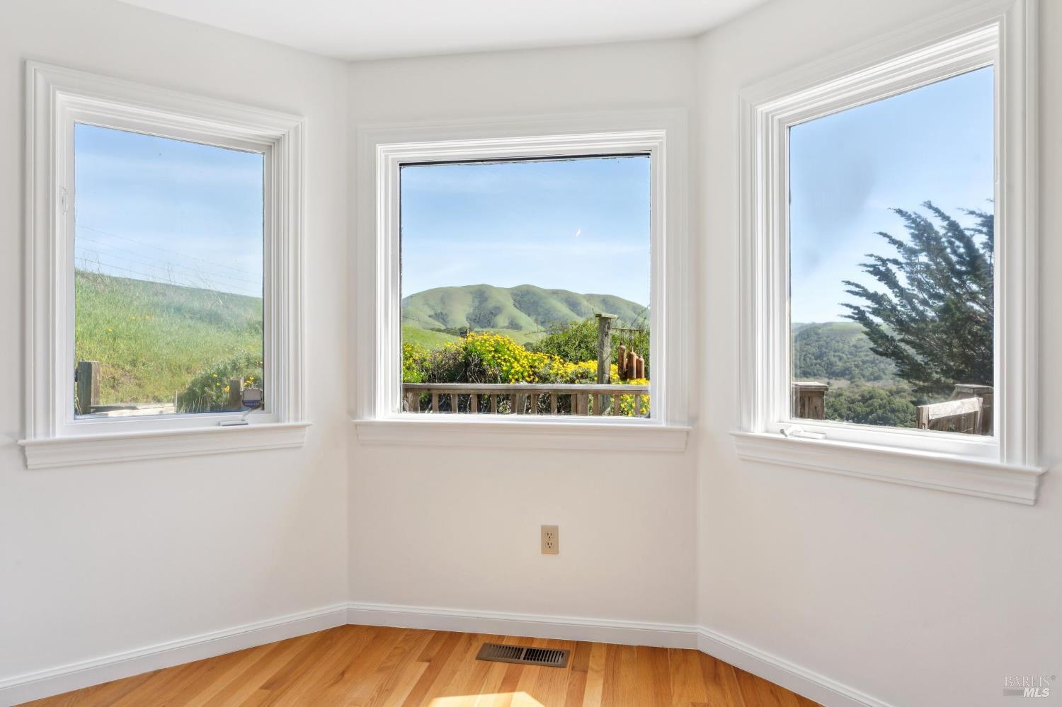 Detail Gallery Image 9 of 64 For 11798 Highway 1 Unkn, Point Reyes Station,  CA 94956 - 3 Beds | 3/1 Baths