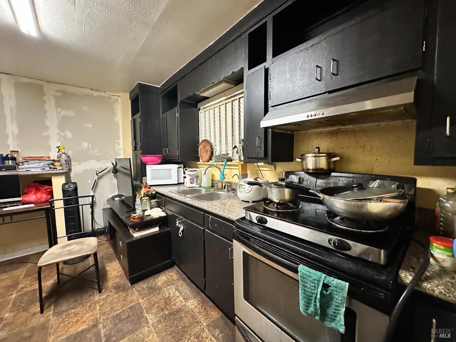 Detail Gallery Image 8 of 16 For 507 Central Ave, Vallejo,  CA 94590 - 3 Beds | 2 Baths