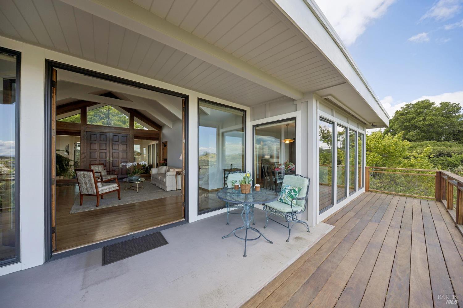 Detail Gallery Image 19 of 90 For 120 Fernwood Dr, San Rafael,  CA 94901 - 4 Beds | 3 Baths