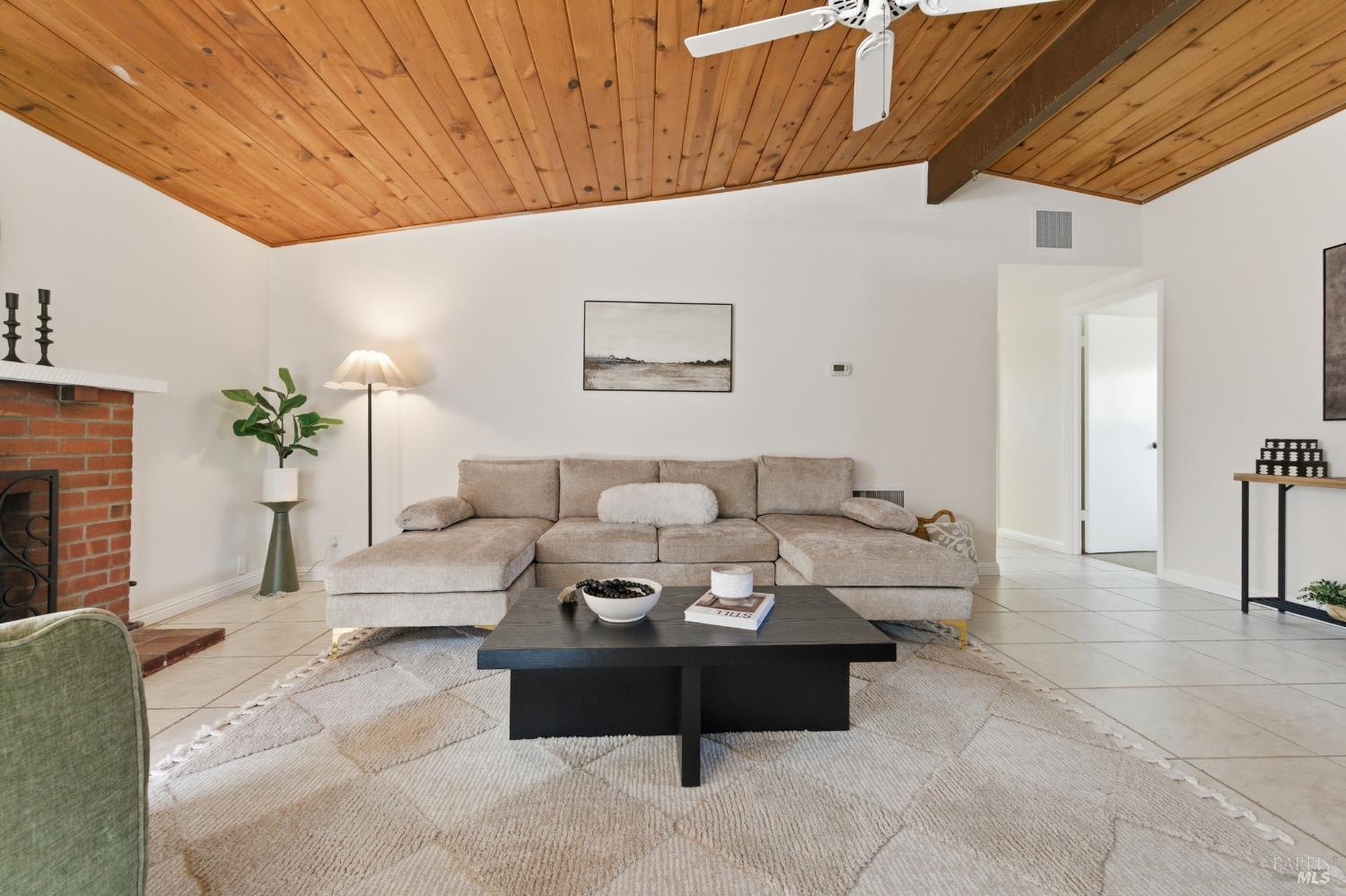 982 Glenwood Drive photo 3