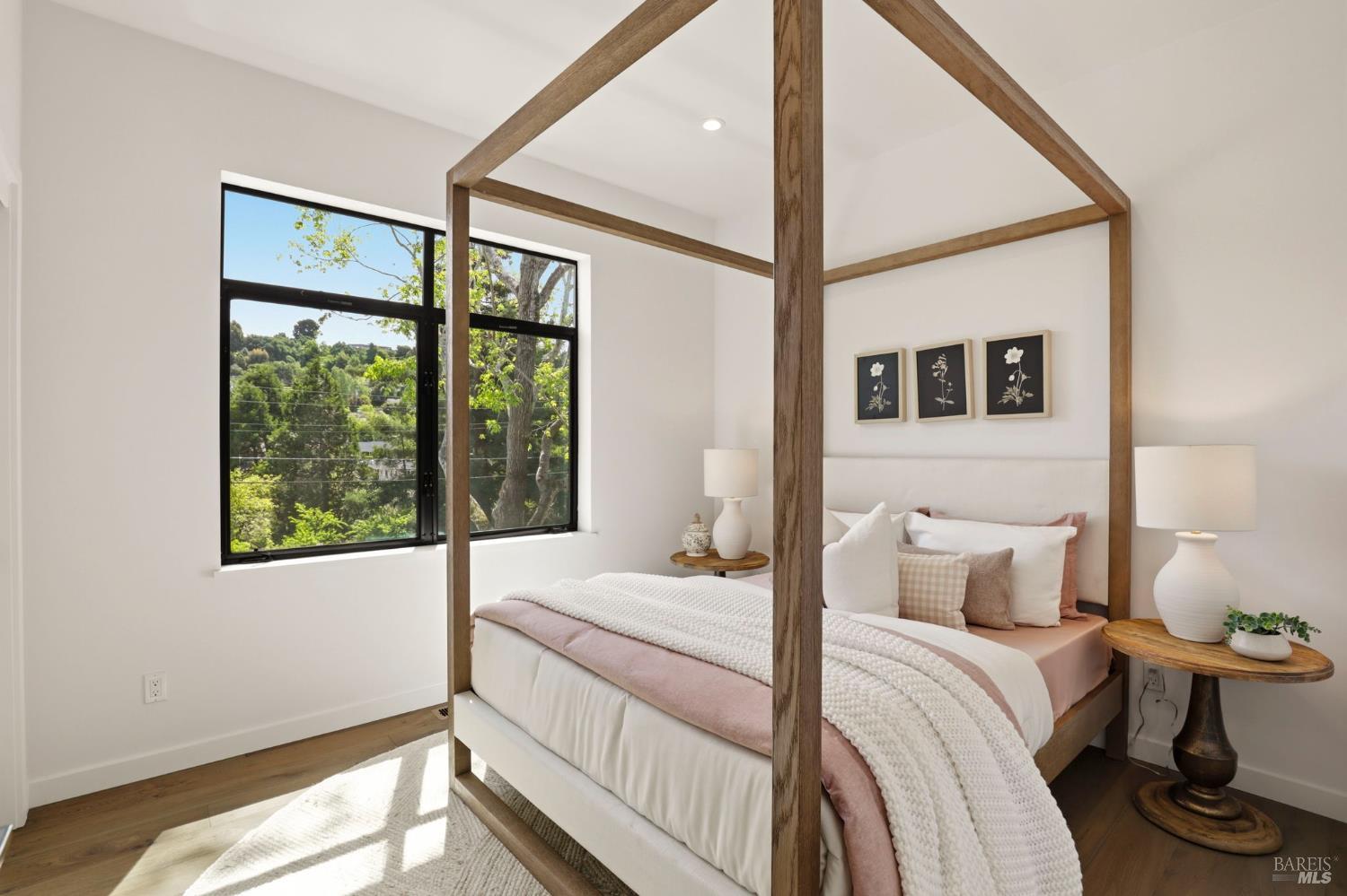 Detail Gallery Image 29 of 38 For 82 S Knoll Rd, Mill Valley,  CA 94941 - 4 Beds | 3 Baths