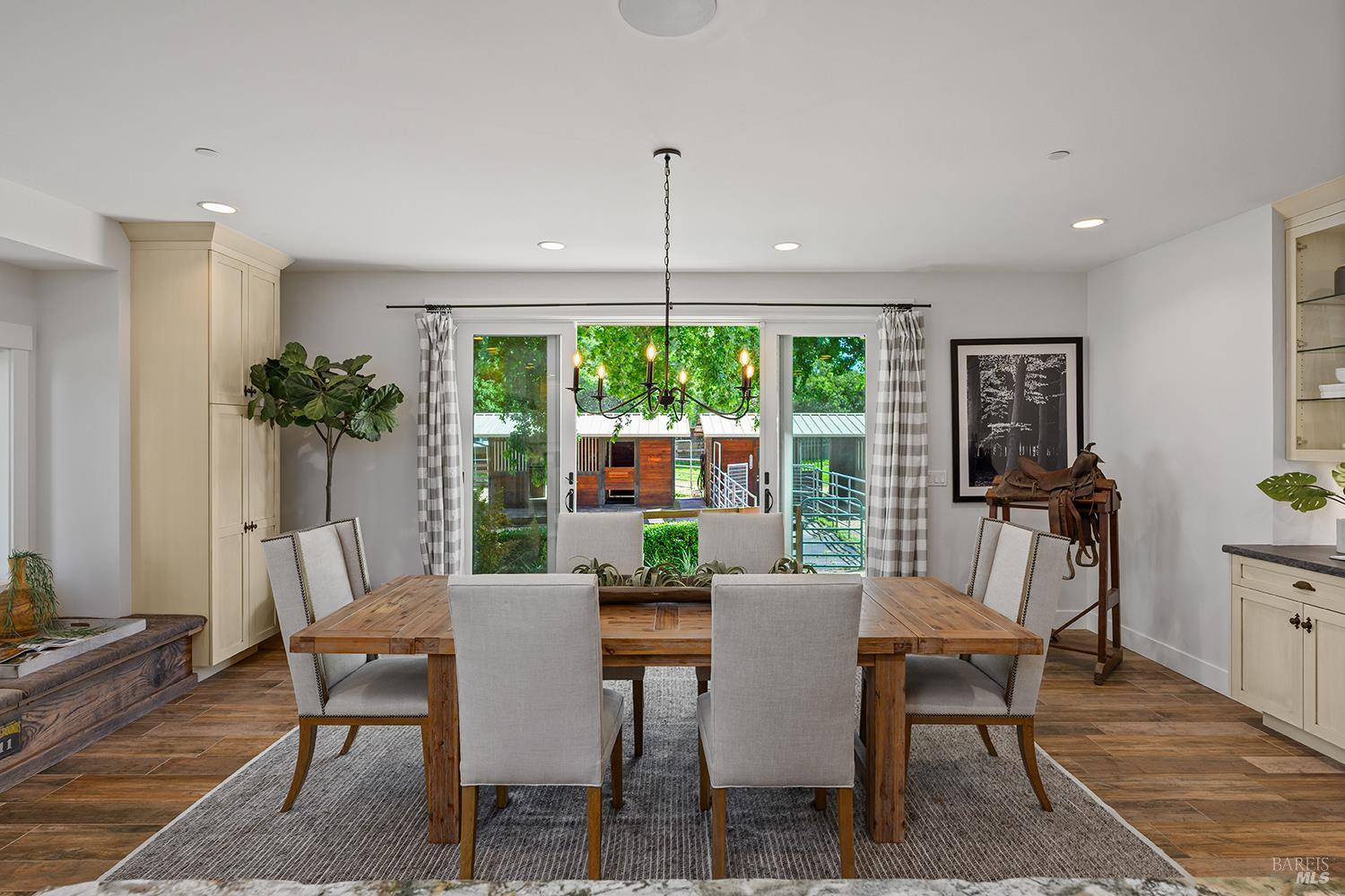 Detail Gallery Image 23 of 80 For 15 Wildwood Ln, Novato,  CA 94947 - 5 Beds | 4/1 Baths