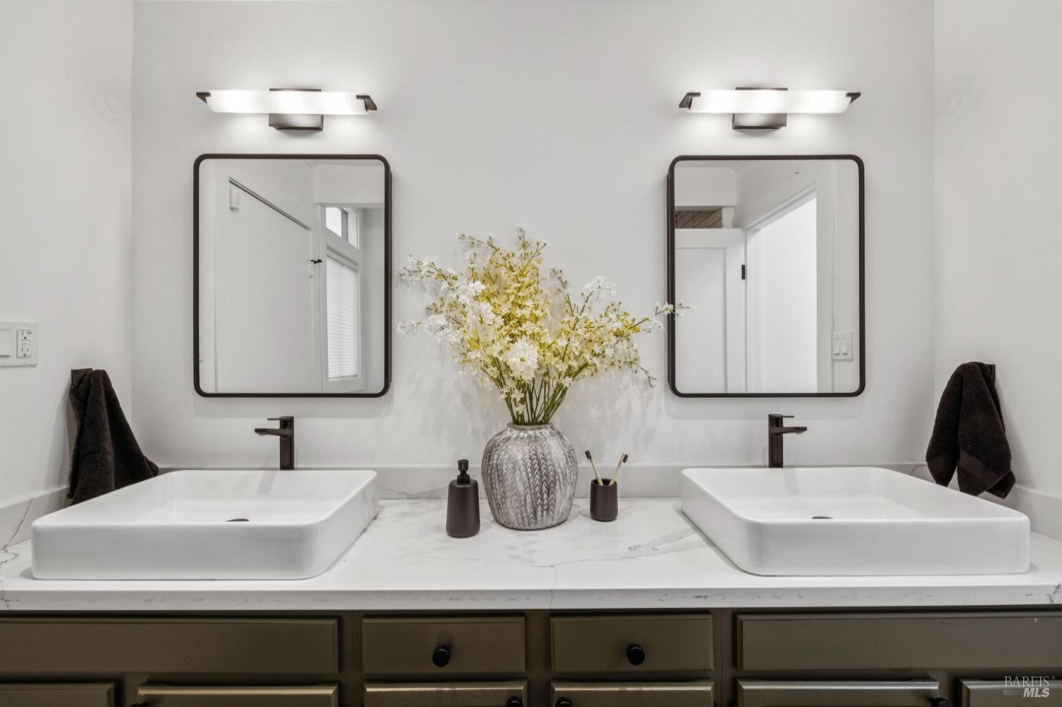 Detail Gallery Image 40 of 57 For 711 Del Ganado Rd, San Rafael,  CA 94903 - 4 Beds | 2 Baths