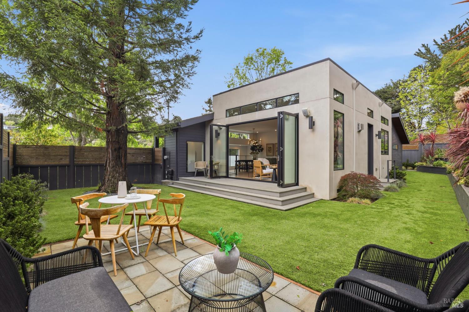 Detail Gallery Image 21 of 38 For 82 S Knoll Rd, Mill Valley,  CA 94941 - 4 Beds | 3 Baths