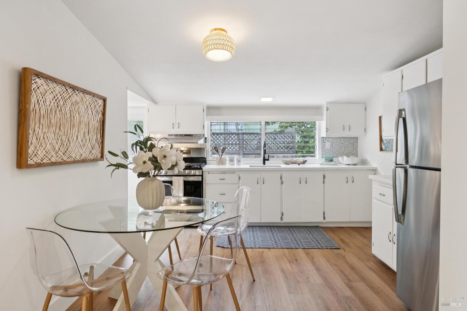 Detail Gallery Image 16 of 36 For 77 Willow Ave, Fairfax,  CA 94930 - 2 Beds | 1 Baths