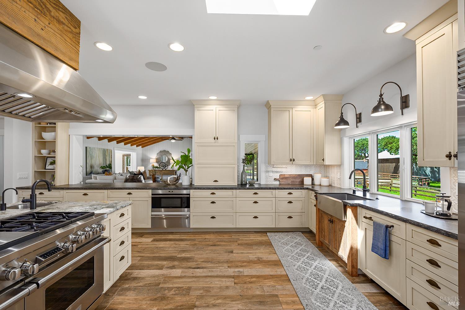 Detail Gallery Image 17 of 80 For 15 Wildwood Ln, Novato,  CA 94947 - 5 Beds | 4/1 Baths