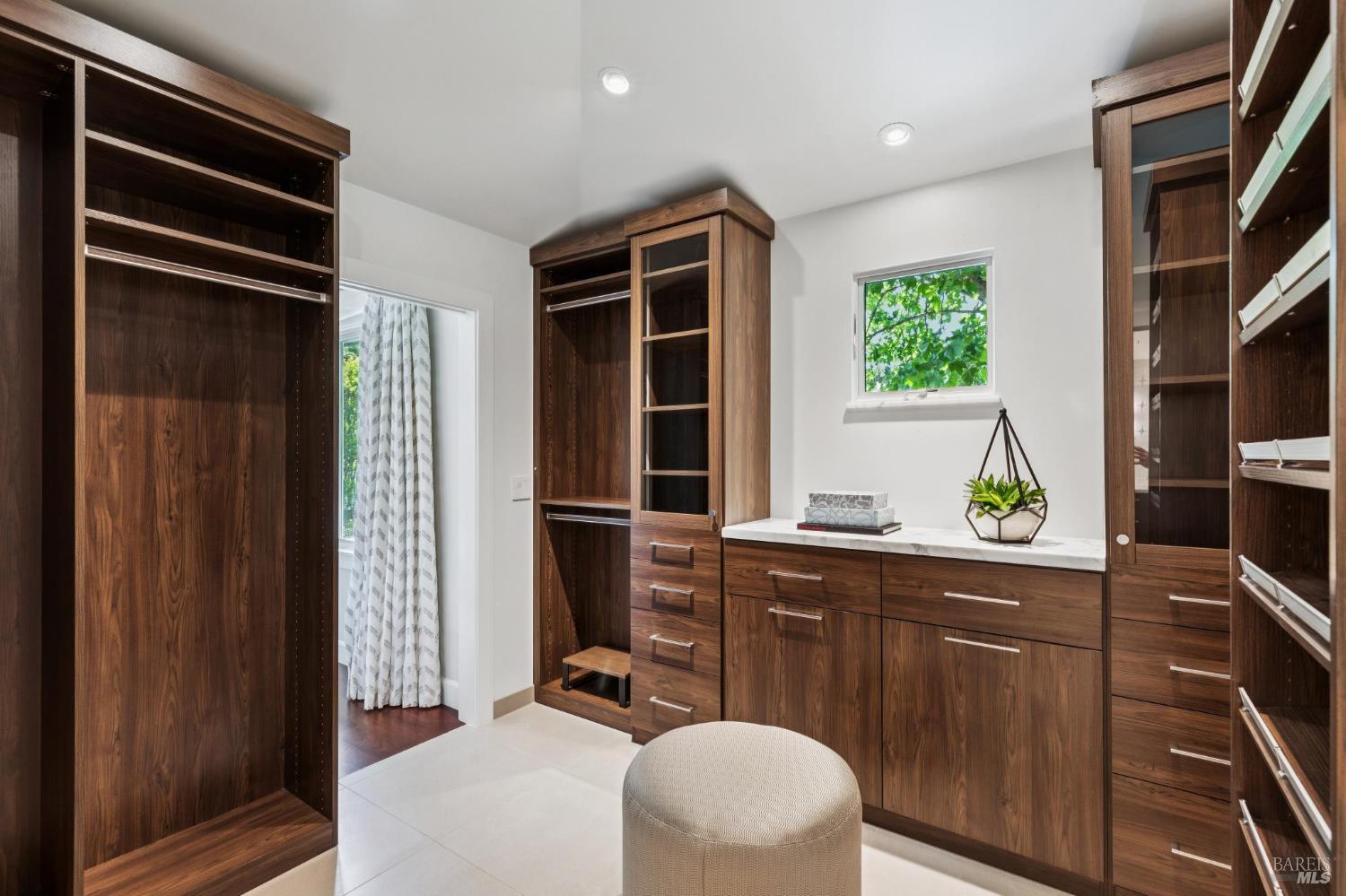 Detail Gallery Image 22 of 56 For 230 Summit Ave, San Rafael,  CA 94901 - 5 Beds | 4/1 Baths
