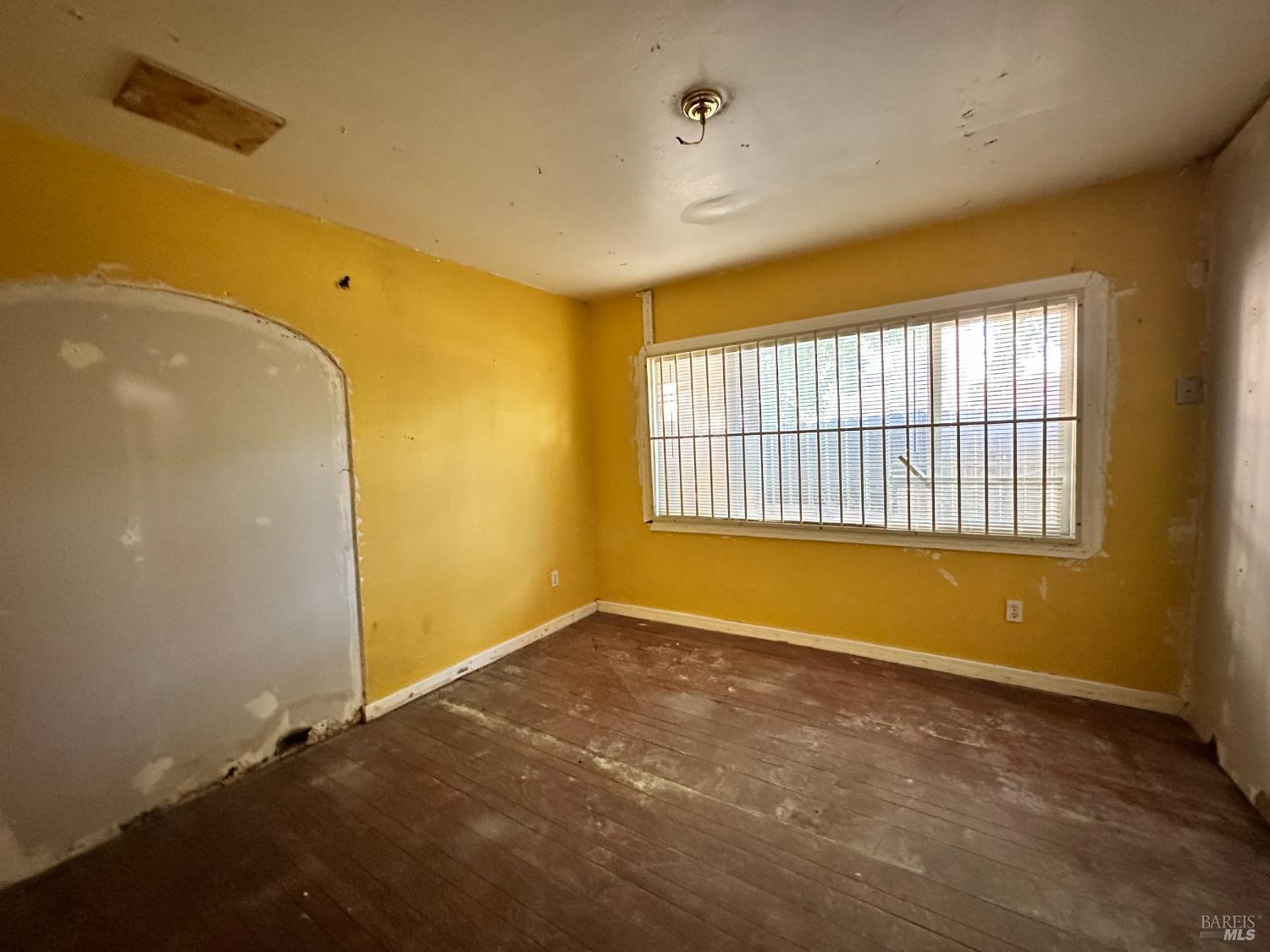 Detail Gallery Image 9 of 16 For 507 Central Ave, Vallejo,  CA 94590 - 3 Beds | 2 Baths