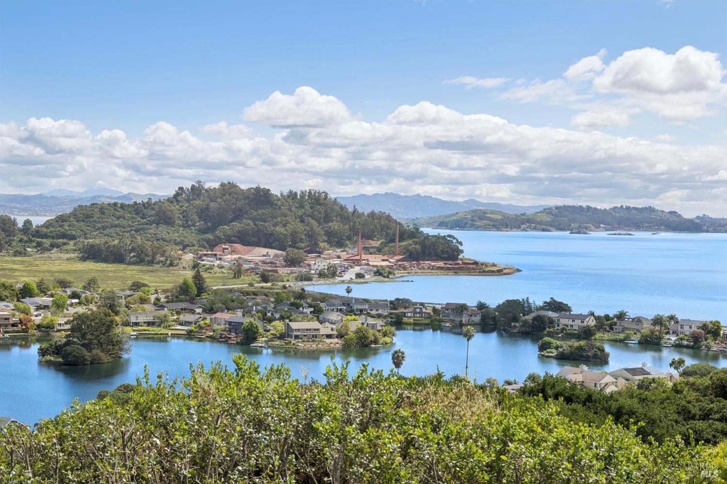 Detail Gallery Image 27 of 90 For 120 Fernwood Dr, San Rafael,  CA 94901 - 4 Beds | 3 Baths