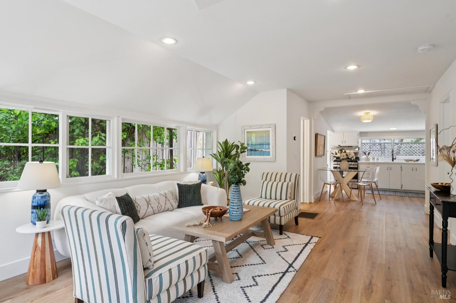 Detail Gallery Image 9 of 36 For 77 Willow Ave, Fairfax,  CA 94930 - 2 Beds | 1 Baths