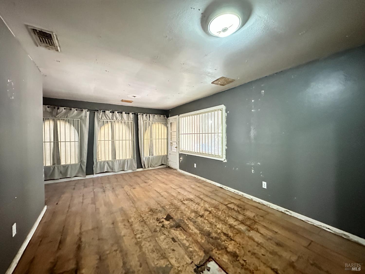 Detail Gallery Image 10 of 16 For 507 Central Ave, Vallejo,  CA 94590 - 3 Beds | 2 Baths