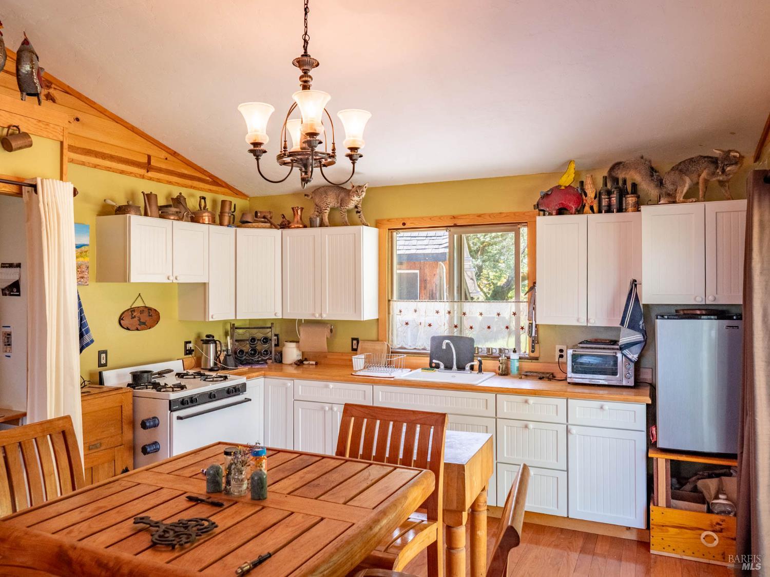 Detail Gallery Image 8 of 60 For 15890 Yorkville Ranch Rd, Yorkville,  CA 95494 - 2 Beds | 1 Baths