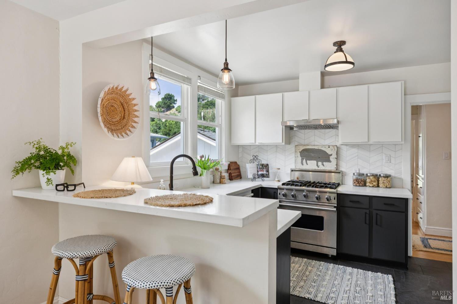 Detail Gallery Image 14 of 36 For 204 Greenfield Ave, San Rafael,  CA 94901 - 3 Beds | 2 Baths