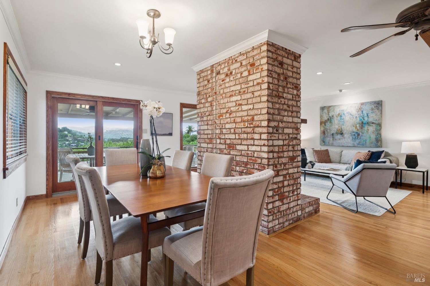 Detail Gallery Image 7 of 29 For 24 Maywood Way, San Rafael,  CA 94901 - 3 Beds | 2 Baths