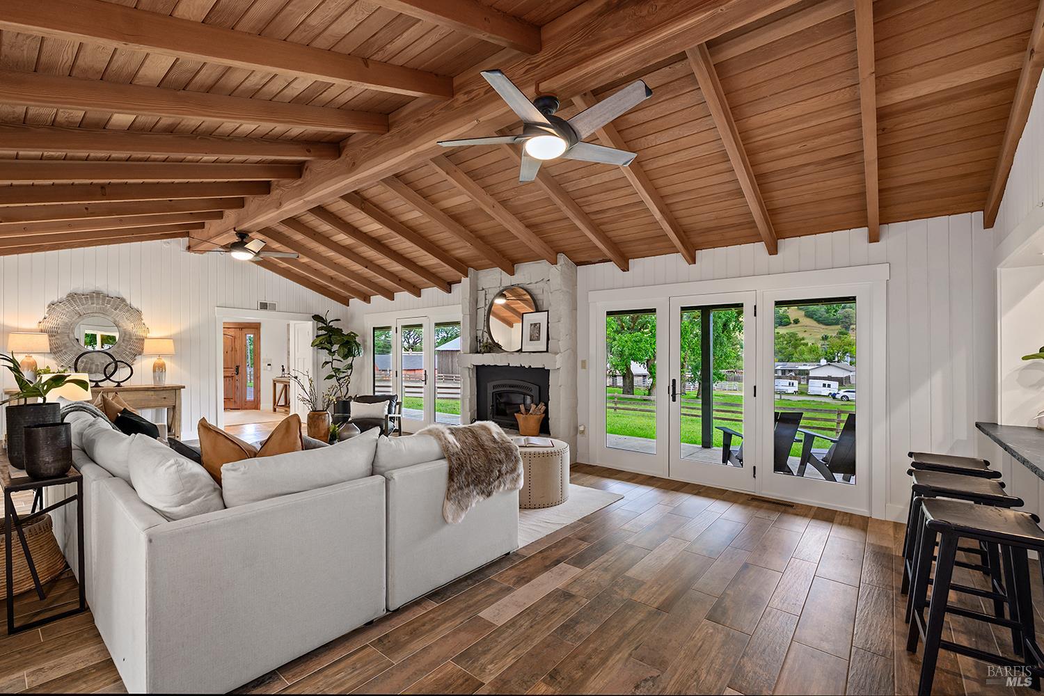 Detail Gallery Image 11 of 80 For 15 Wildwood Ln, Novato,  CA 94947 - 5 Beds | 4/1 Baths