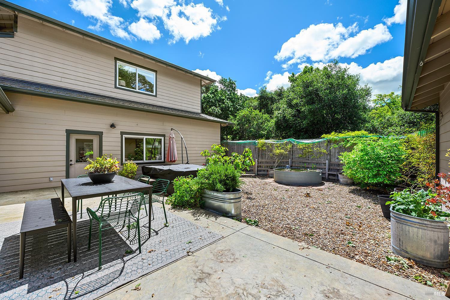 Detail Gallery Image 40 of 80 For 15 Wildwood Ln, Novato,  CA 94947 - 5 Beds | 4/1 Baths