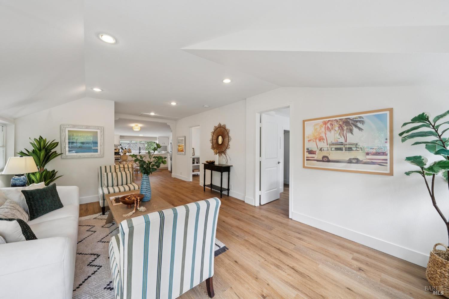 Detail Gallery Image 10 of 36 For 77 Willow Ave, Fairfax,  CA 94930 - 2 Beds | 1 Baths