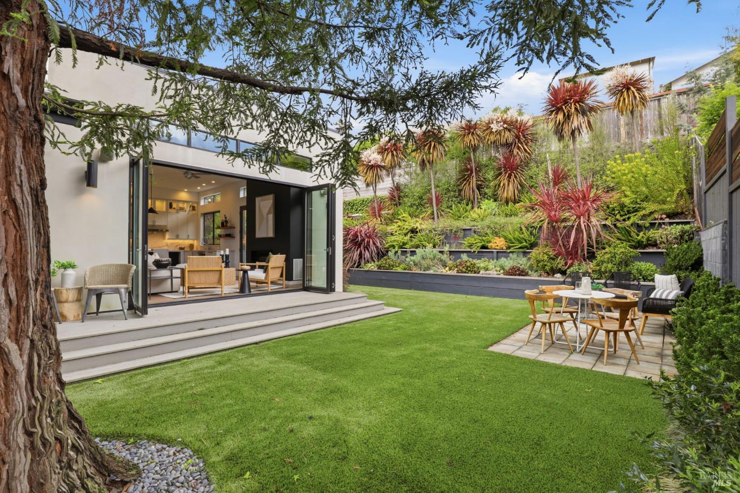 Detail Gallery Image 19 of 38 For 82 S Knoll Rd, Mill Valley,  CA 94941 - 4 Beds | 3 Baths