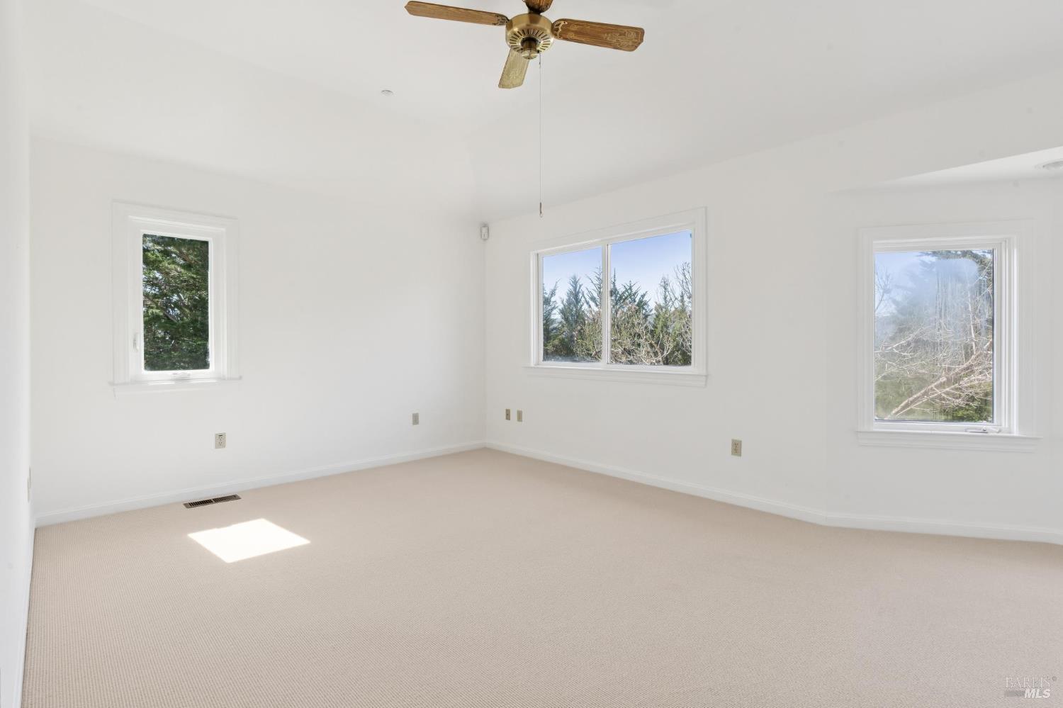 Detail Gallery Image 23 of 64 For 11798 Highway 1 Unkn, Point Reyes Station,  CA 94956 - 3 Beds | 3/1 Baths