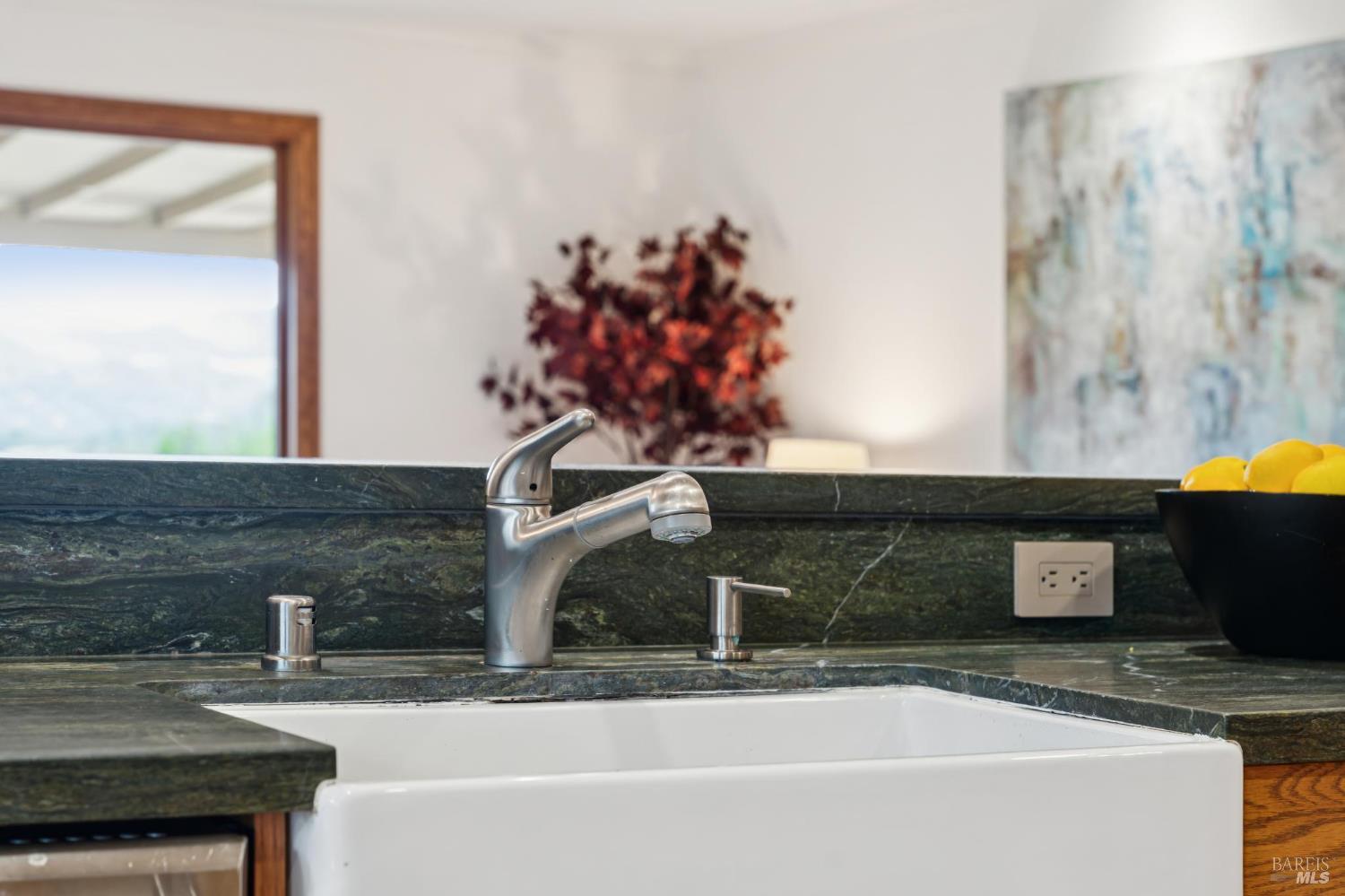 Detail Gallery Image 11 of 29 For 24 Maywood Way, San Rafael,  CA 94901 - 3 Beds | 2 Baths