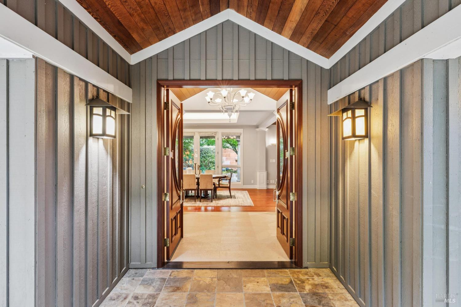 Detail Gallery Image 5 of 56 For 230 Summit Ave, San Rafael,  CA 94901 - 5 Beds | 4/1 Baths