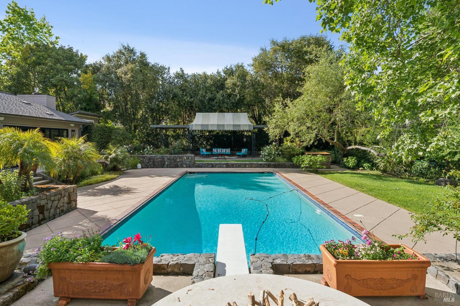 Detail Gallery Image 36 of 56 For 230 Summit Ave, San Rafael,  CA 94901 - 5 Beds | 4/1 Baths