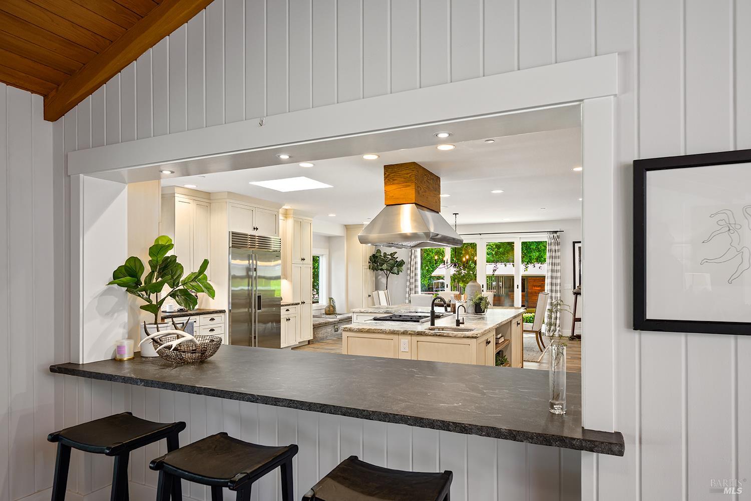 Detail Gallery Image 12 of 80 For 15 Wildwood Ln, Novato,  CA 94947 - 5 Beds | 4/1 Baths