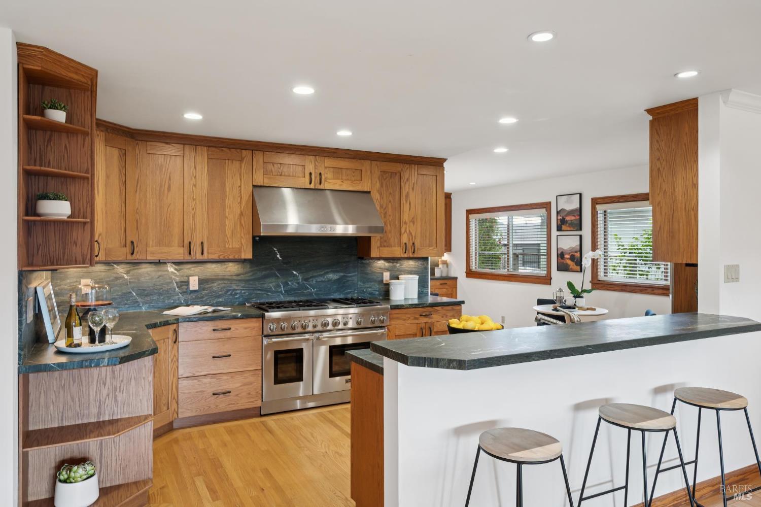 Detail Gallery Image 9 of 29 For 24 Maywood Way, San Rafael,  CA 94901 - 3 Beds | 2 Baths