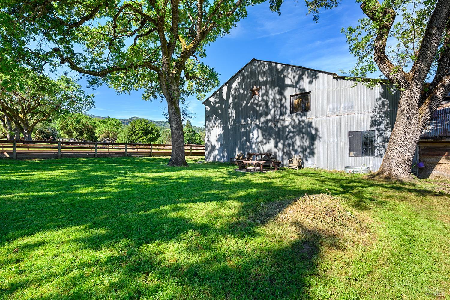 Detail Gallery Image 43 of 80 For 15 Wildwood Ln, Novato,  CA 94947 - 5 Beds | 4/1 Baths
